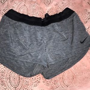 ❌SOLD❌Women’s Grey Nike Shorts With Pockets SZ M